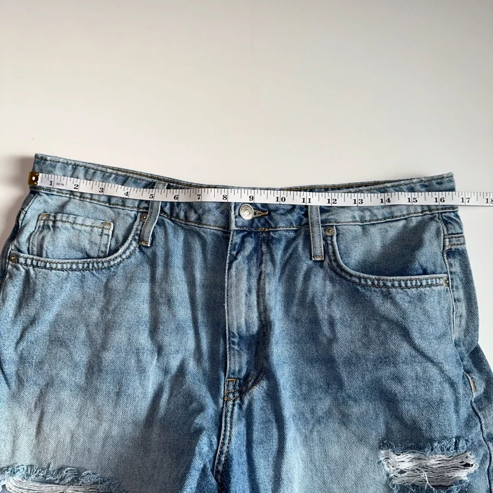 Forever 21 Denim Shorts Women’s Size 29 Blue Distressed Frayed Hem 100% Cotton - Picture 4 of 7